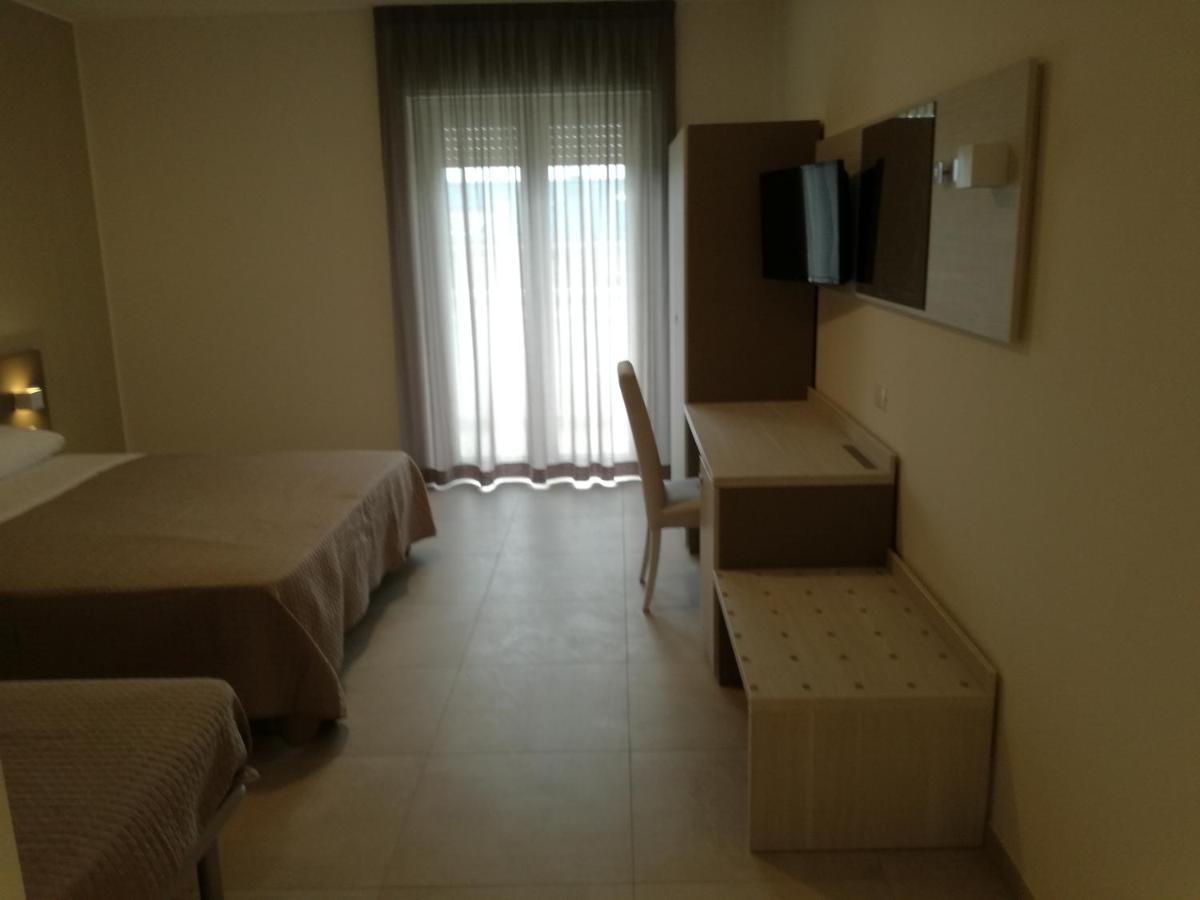 Nuovo Hotel Settibi 20M Dalla Spiaggia Giulianova Exterior photo